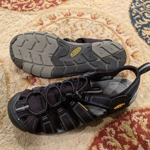 KEEN CLEARWATER CNX Sandals - Men's Size 10.5 US